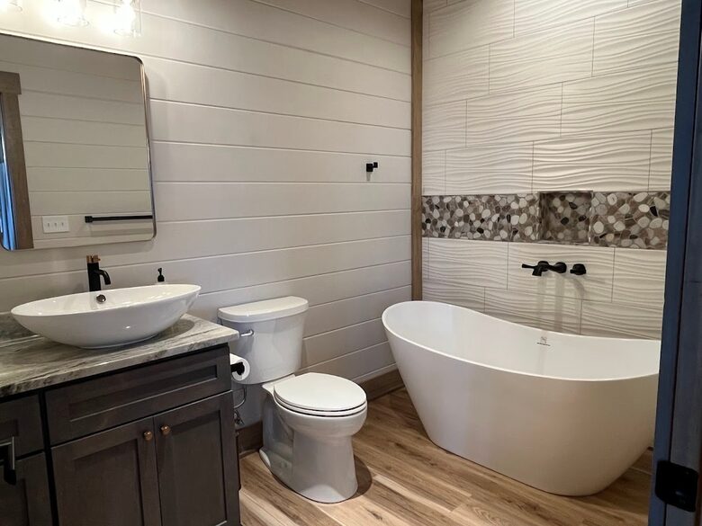 Contemporary Mountain Haven with Breathtaking Vistas - Gatlinburg, Tennessee