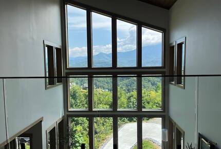 Contemporary Mountain Haven with Breathtaking Vistas - Gatlinburg, Tennessee
