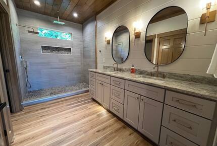 Contemporary Mountain Haven with Breathtaking Vistas - Gatlinburg, Tennessee