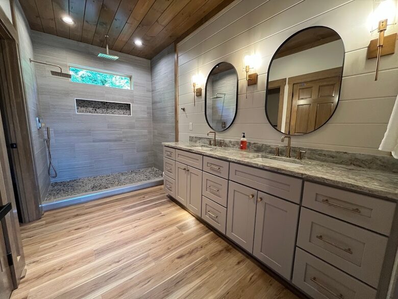 Contemporary Mountain Haven with Breathtaking Vistas - Gatlinburg, Tennessee