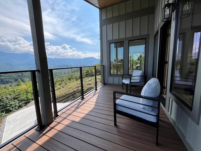 Contemporary Mountain Haven with Breathtaking Vistas - Gatlinburg, Tennessee
