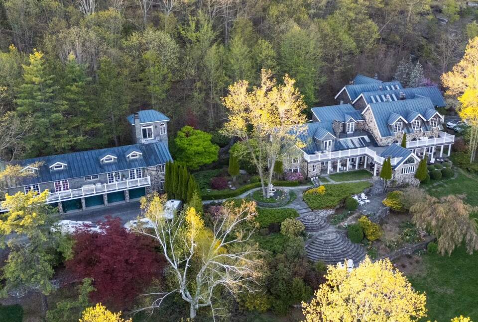 Easter's First Blooms at the Estate and Late April Exclusive Tulip Extravaganza - Woodstock, New York