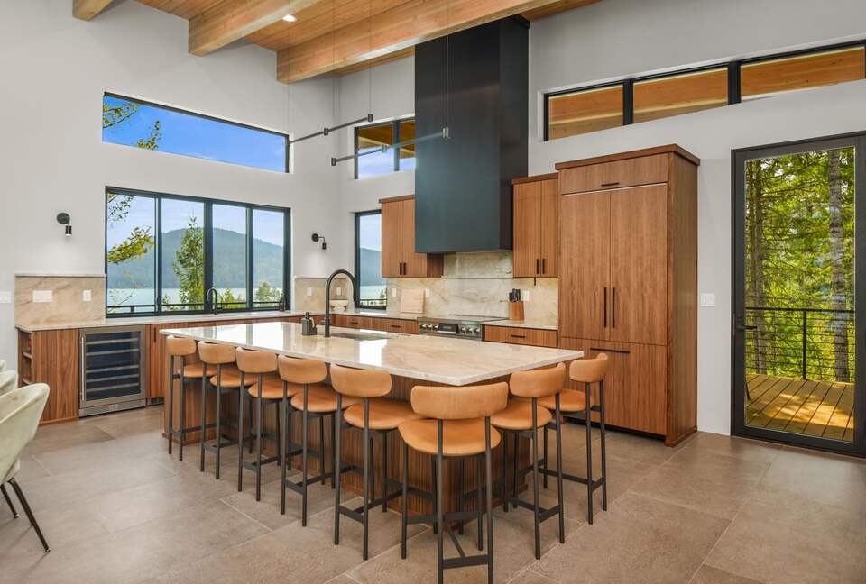 Glass-Walled Retreat on Lake Pend Oreille - Sagle, Idaho