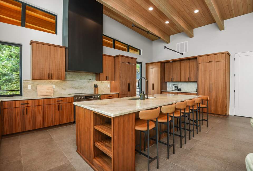 Glass-Walled Retreat on Lake Pend Oreille - Sagle, Idaho