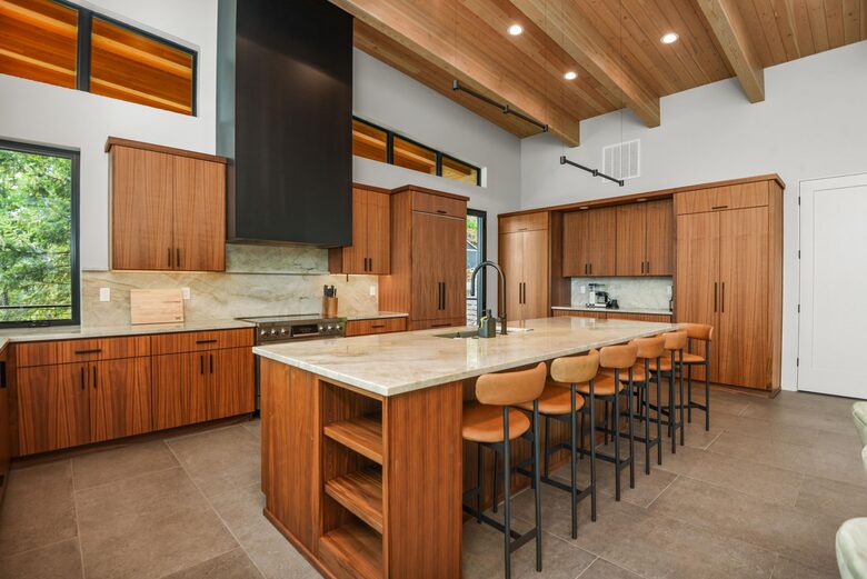 Glass-Walled Retreat on Lake Pend Oreille - Sagle, Idaho