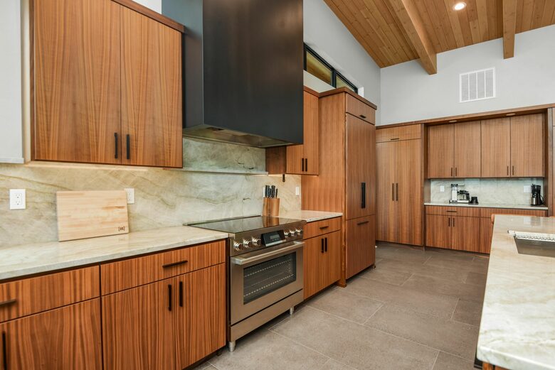 Glass-Walled Retreat on Lake Pend Oreille - Sagle, Idaho