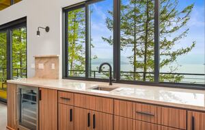 Glass-Walled Retreat on Lake Pend Oreille - Sagle, Idaho