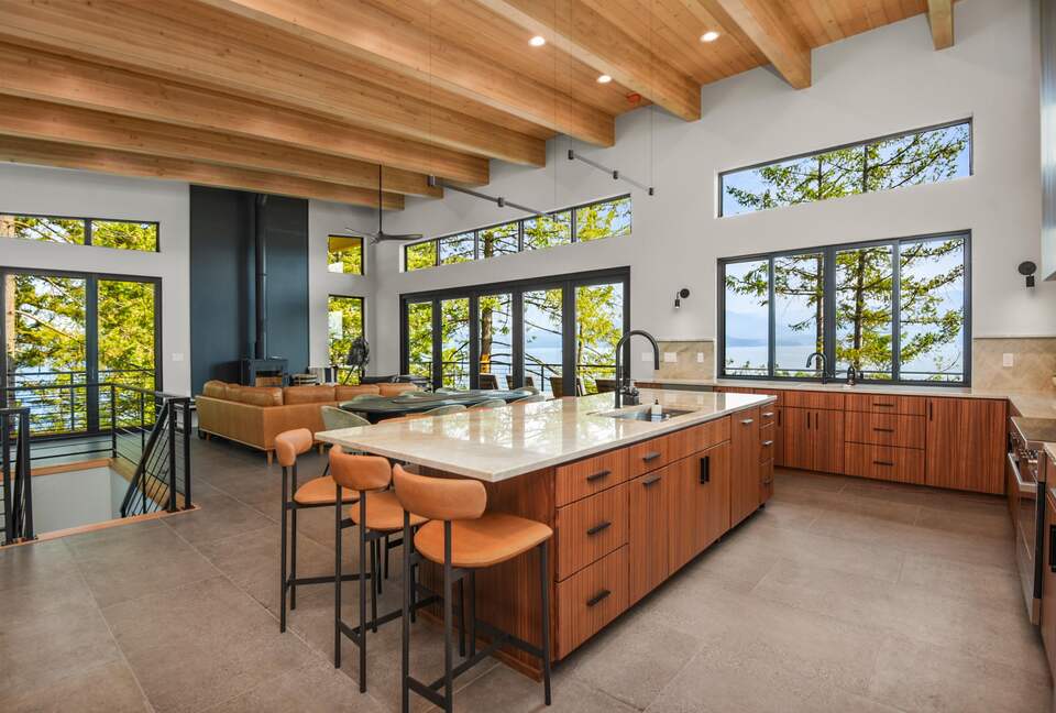 Glass-Walled Retreat on Lake Pend Oreille - Sagle, Idaho