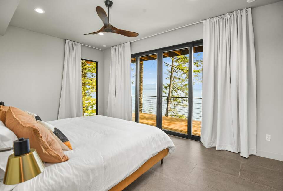 Glass-Walled Retreat on Lake Pend Oreille - Sagle, Idaho