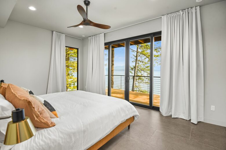 Glass-Walled Retreat on Lake Pend Oreille - Sagle, Idaho