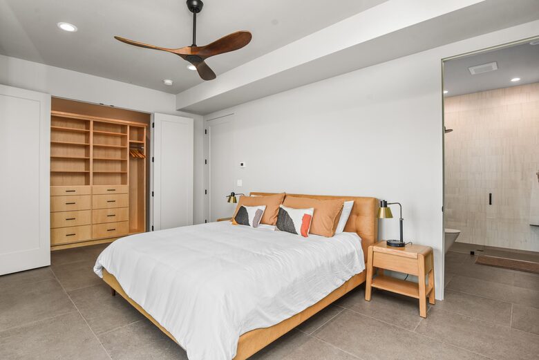 Glass-Walled Retreat on Lake Pend Oreille - Sagle, Idaho