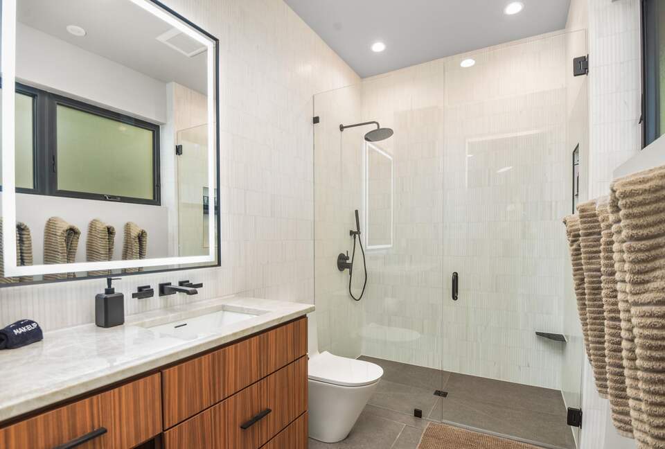 Glass-Walled Retreat on Lake Pend Oreille - Sagle, Idaho