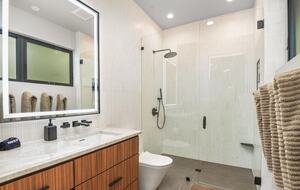 Glass-Walled Retreat on Lake Pend Oreille - Sagle, Idaho