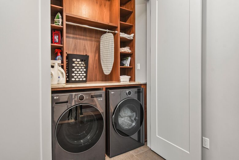 Glass-Walled Retreat on Lake Pend Oreille - Sagle, Idaho