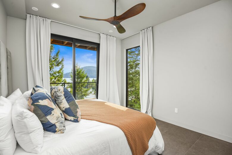 Glass-Walled Retreat on Lake Pend Oreille - Sagle, Idaho