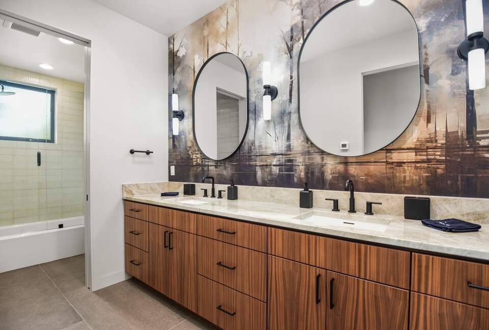 Glass-Walled Retreat on Lake Pend Oreille - Sagle, Idaho