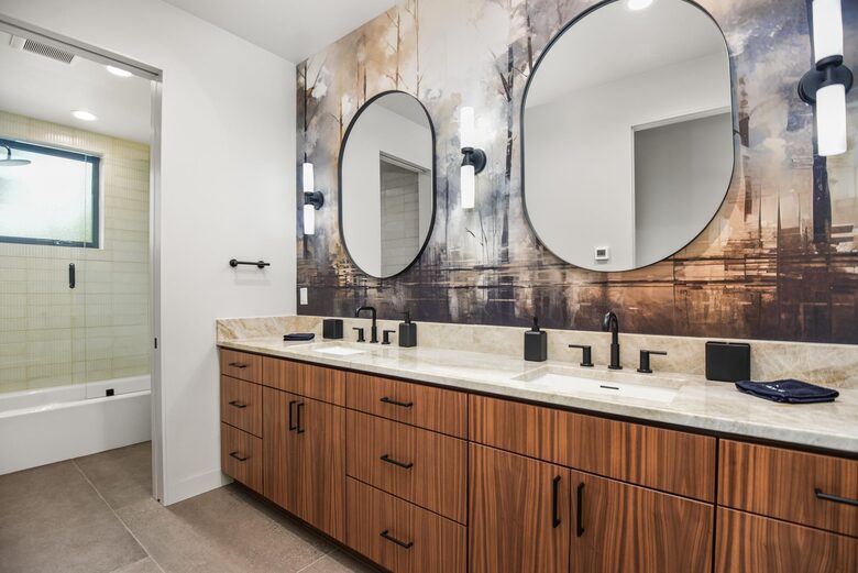 Glass-Walled Retreat on Lake Pend Oreille - Sagle, Idaho