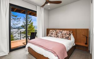 Glass-Walled Retreat on Lake Pend Oreille - Sagle, Idaho