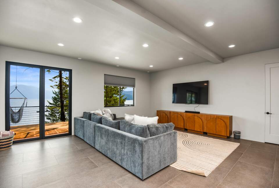 Glass-Walled Retreat on Lake Pend Oreille - Sagle, Idaho