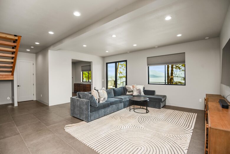 Glass-Walled Retreat on Lake Pend Oreille - Sagle, Idaho