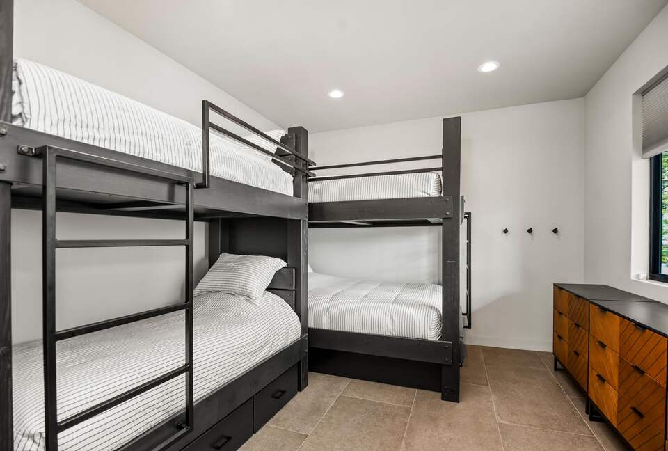 Glass-Walled Retreat on Lake Pend Oreille - Sagle, Idaho