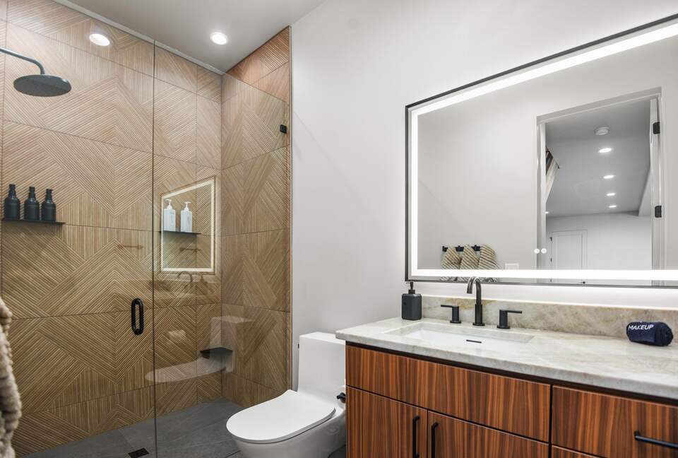 Glass-Walled Retreat on Lake Pend Oreille - Sagle, Idaho