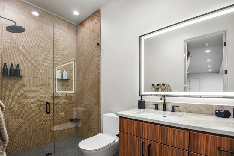 Glass-Walled Retreat on Lake Pend Oreille - Sagle, Idaho