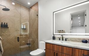 Glass-Walled Retreat on Lake Pend Oreille - Sagle, Idaho