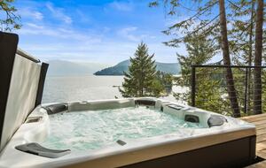 Glass-Walled Retreat on Lake Pend Oreille - Sagle, Idaho