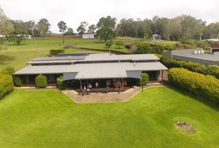 Group Getaway with Firepit & BBQ on Lake Tinaroo - Barrine, Australia