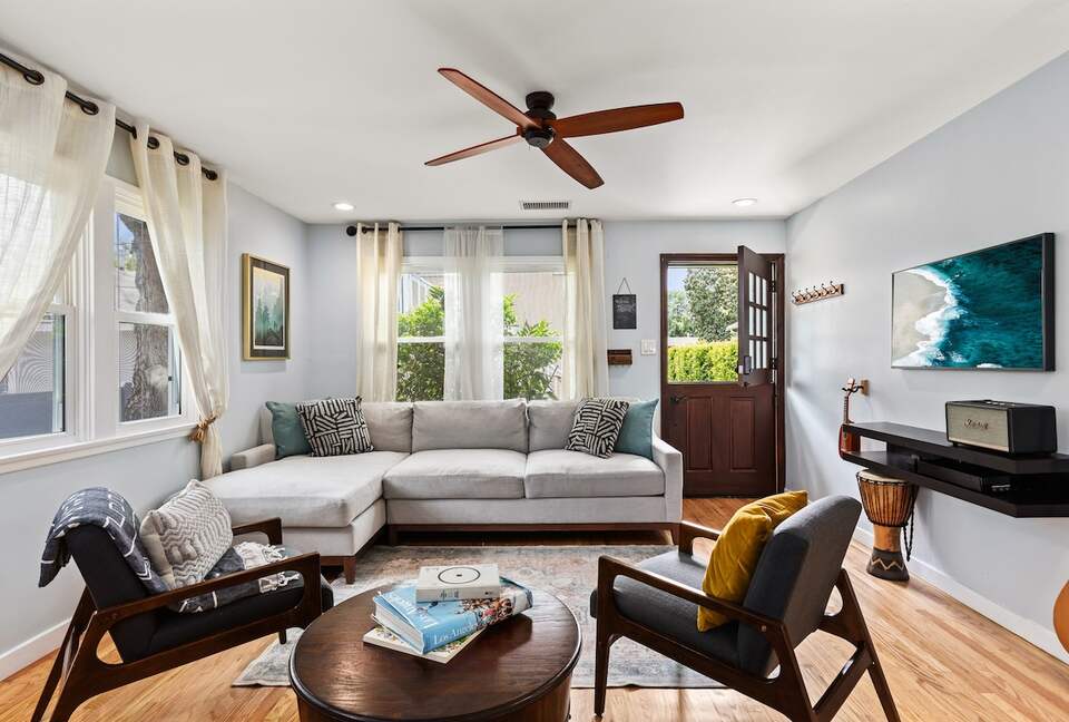 Modern Coastal Retreat in Long Beach - Long Beach, California