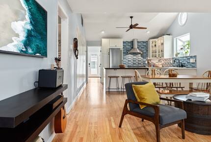 Modern Coastal Retreat in Long Beach - Long Beach, California