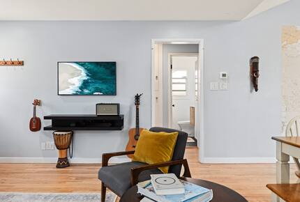 Modern Coastal Retreat in Long Beach - Long Beach, California