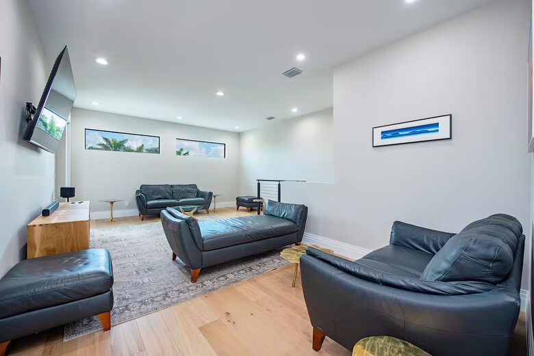 Luxury 4-Bedroom Home Near Vanderbilt Beach - Naples, Florida