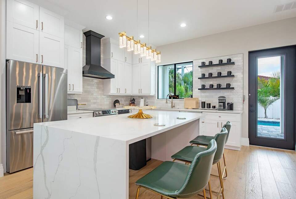 Luxury 4-Bedroom Home Near Vanderbilt Beach - Naples, Florida