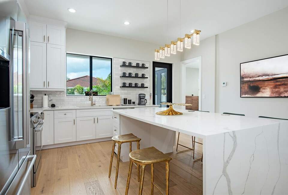 Luxury 4-Bedroom Home Near Vanderbilt Beach - Naples, Florida