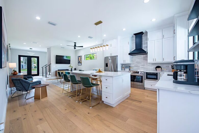 Luxury 4-Bedroom Home Near Vanderbilt Beach - Naples, Florida