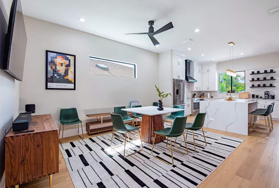 Luxury 4-Bedroom Home Near Vanderbilt Beach - Naples, Florida