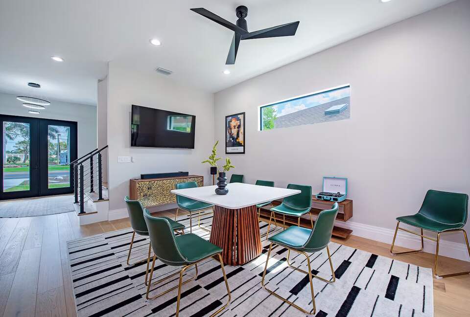 Luxury 4-Bedroom Home Near Vanderbilt Beach - Naples, Florida