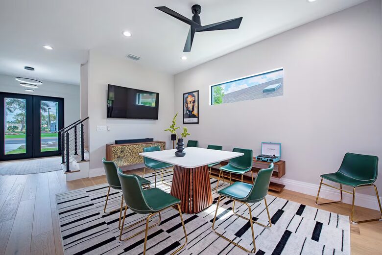 Luxury 4-Bedroom Home Near Vanderbilt Beach - Naples, Florida