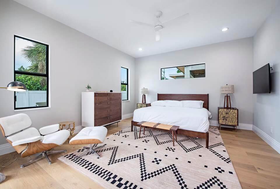 Luxury 4-Bedroom Home Near Vanderbilt Beach - Naples, Florida