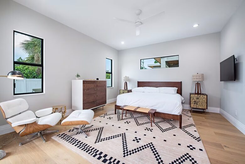 Luxury 4-Bedroom Home Near Vanderbilt Beach - Naples, Florida