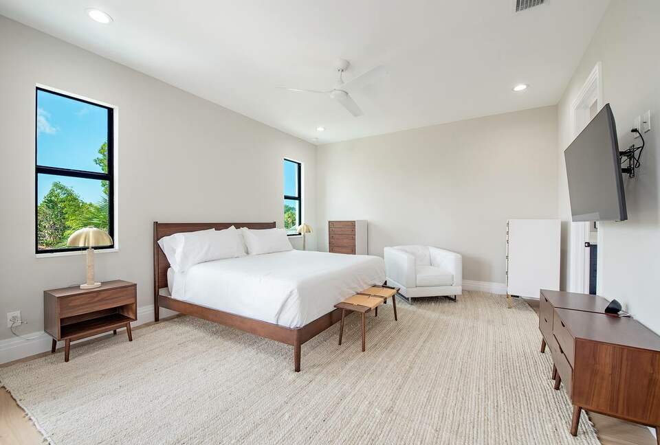 Luxury 4-Bedroom Home Near Vanderbilt Beach - Naples, Florida