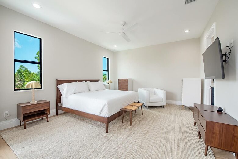 Luxury 4-Bedroom Home Near Vanderbilt Beach - Naples, Florida