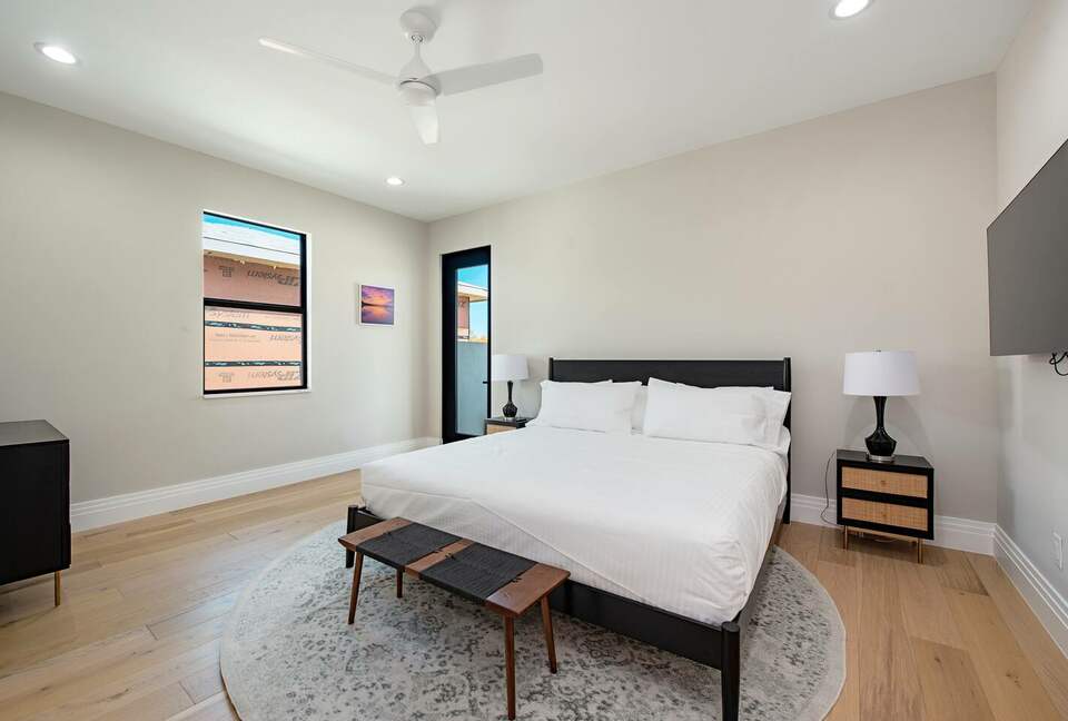 Luxury 4-Bedroom Home Near Vanderbilt Beach - Naples, Florida