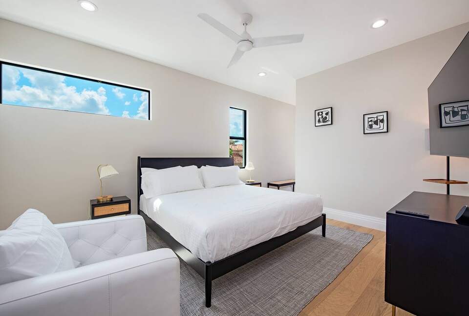 Luxury 4-Bedroom Home Near Vanderbilt Beach - Naples, Florida