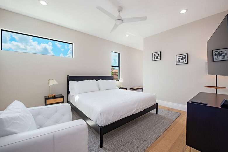 Luxury 4-Bedroom Home Near Vanderbilt Beach - Naples, Florida