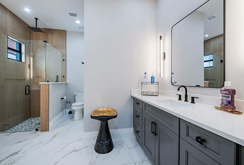 Luxury 4-Bedroom Home Near Vanderbilt Beach - Naples, Florida