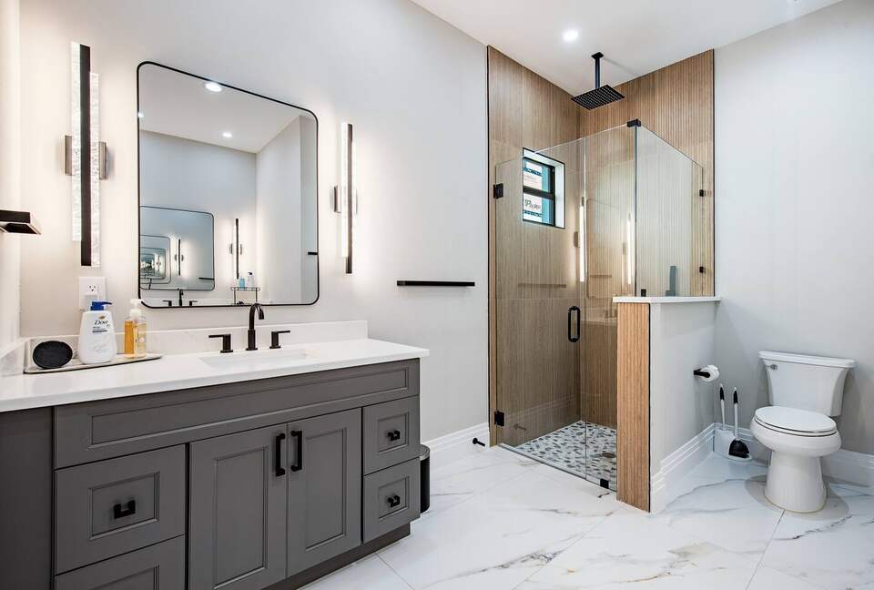 Luxury 4-Bedroom Home Near Vanderbilt Beach - Naples, Florida