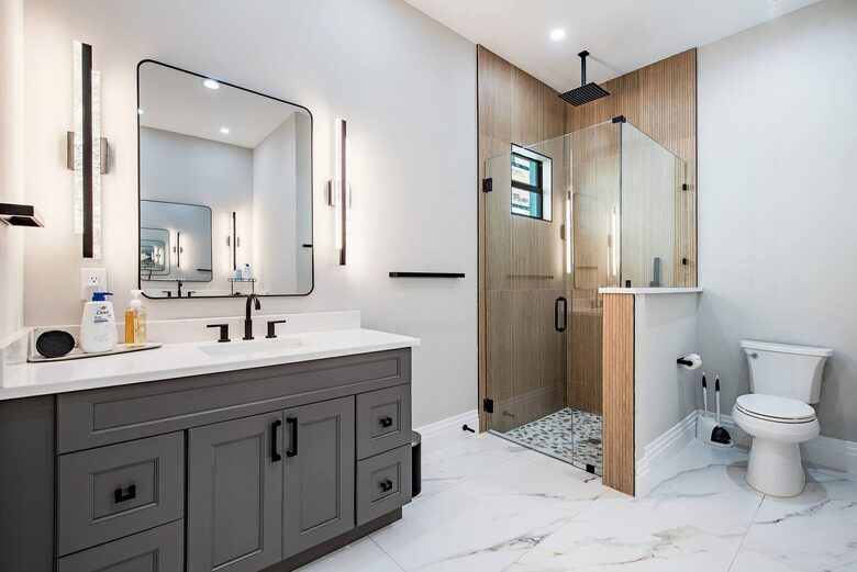 Luxury 4-Bedroom Home Near Vanderbilt Beach - Naples, Florida